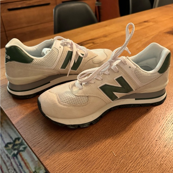 New Balance shoes men’s size 9.5 ‘WORN ONCE’ - Picture 2 of 5